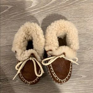 Adorable Sherling and leather baby booties